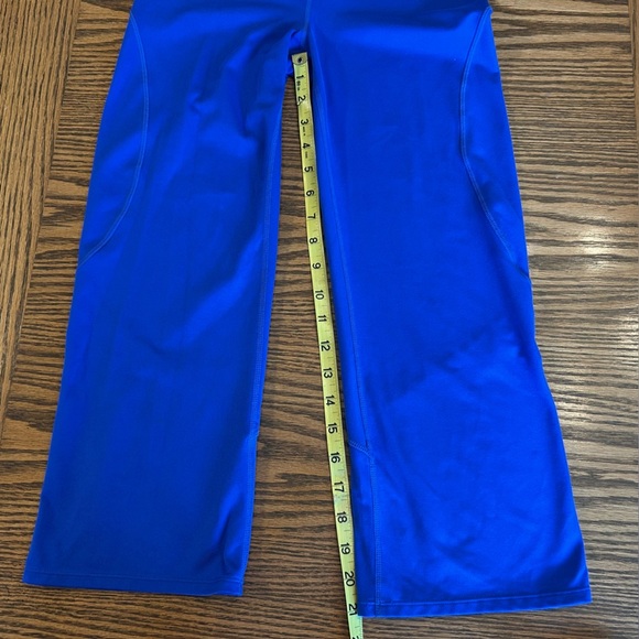 Athleta Vibrant Blue Women's Legging Capris with Back Zip Pocket Size S - Picture 3 of 8